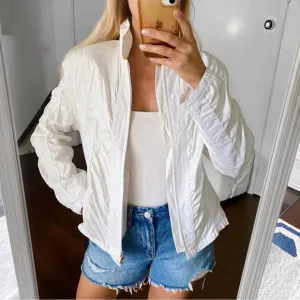 🐚 SEMPRE CASUAL WHITE IVORY EVERYDAY JACKET!