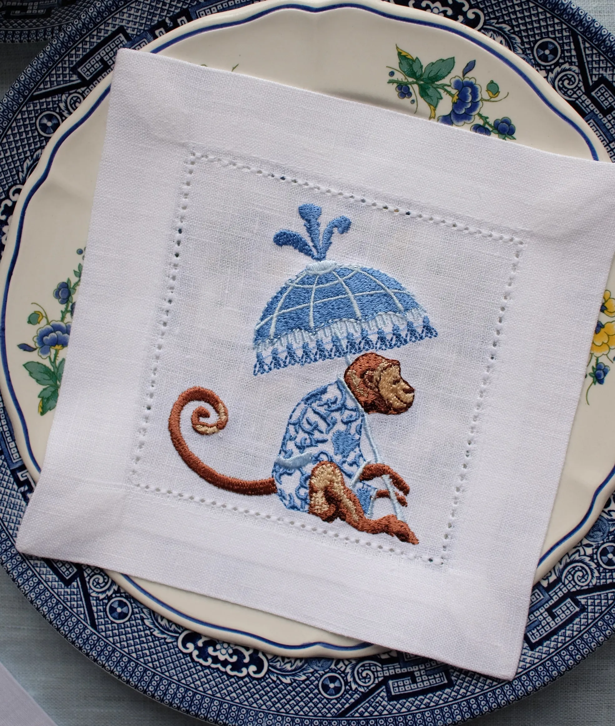 #089 | Chinoiserie Chic Monkey with Parasol | Linen napkins