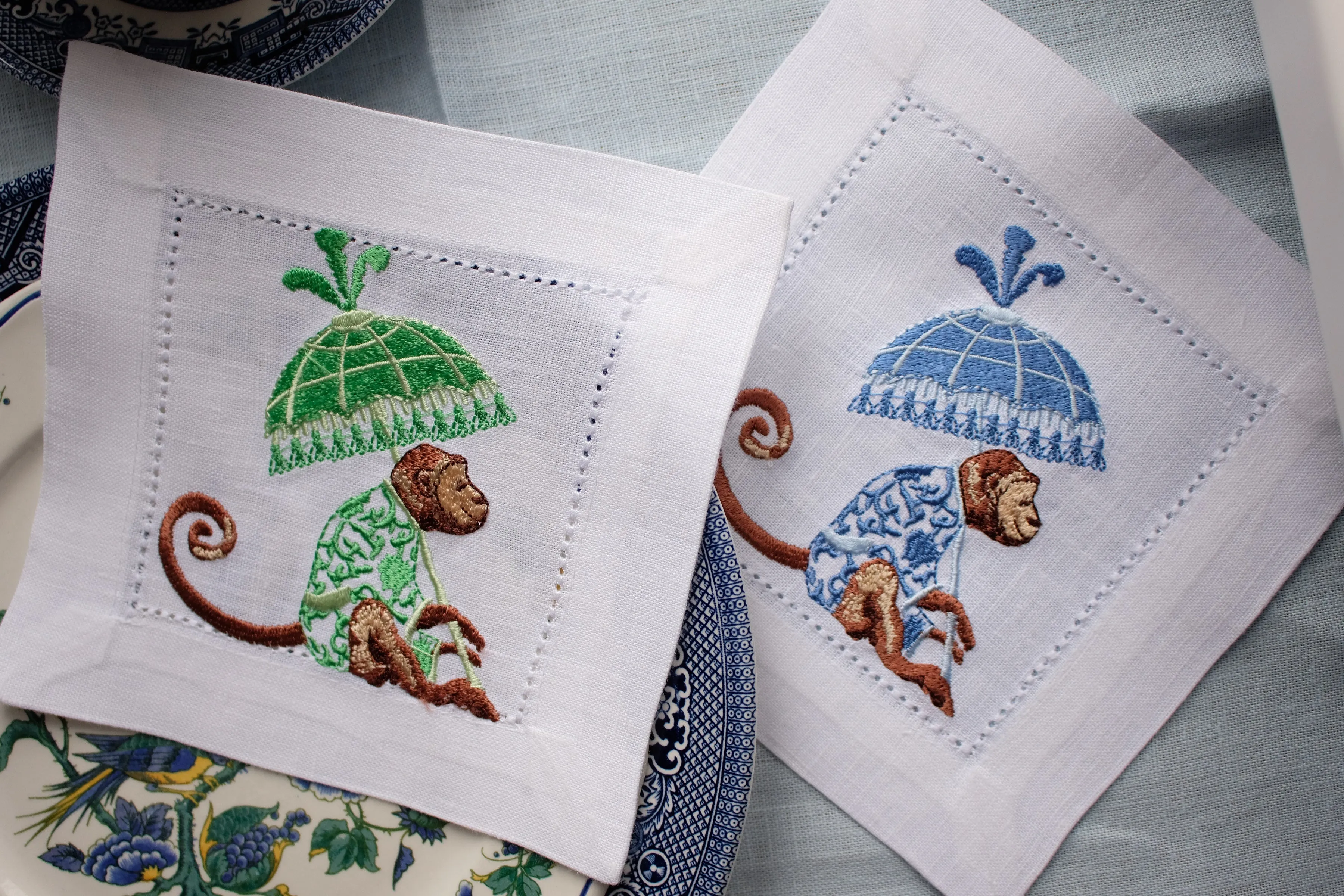 #089 | Chinoiserie Chic Monkey with Parasol | Linen napkins