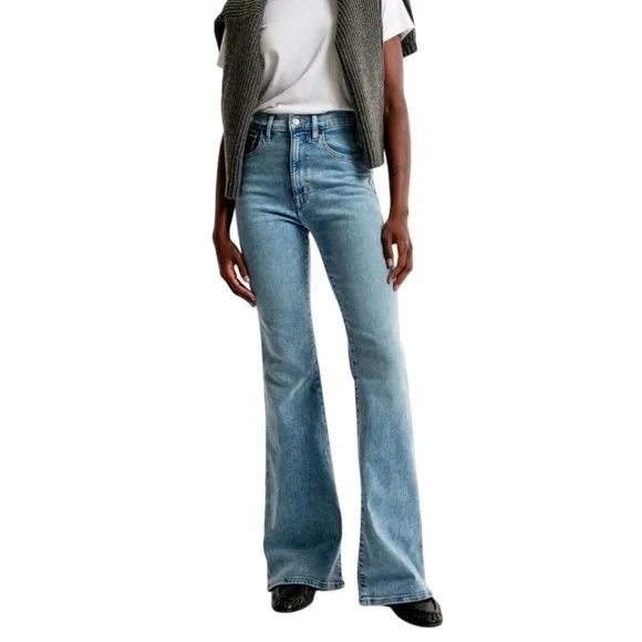 Abercrombie &amp; Fitch The Flare Ultra High Rise Raw Hem Jeans Size 33