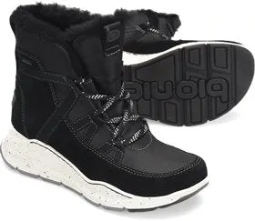 All-weather olesha boot in black