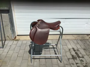 Collegiate Equilibrium Apprentice 17" Close Contact Saddle