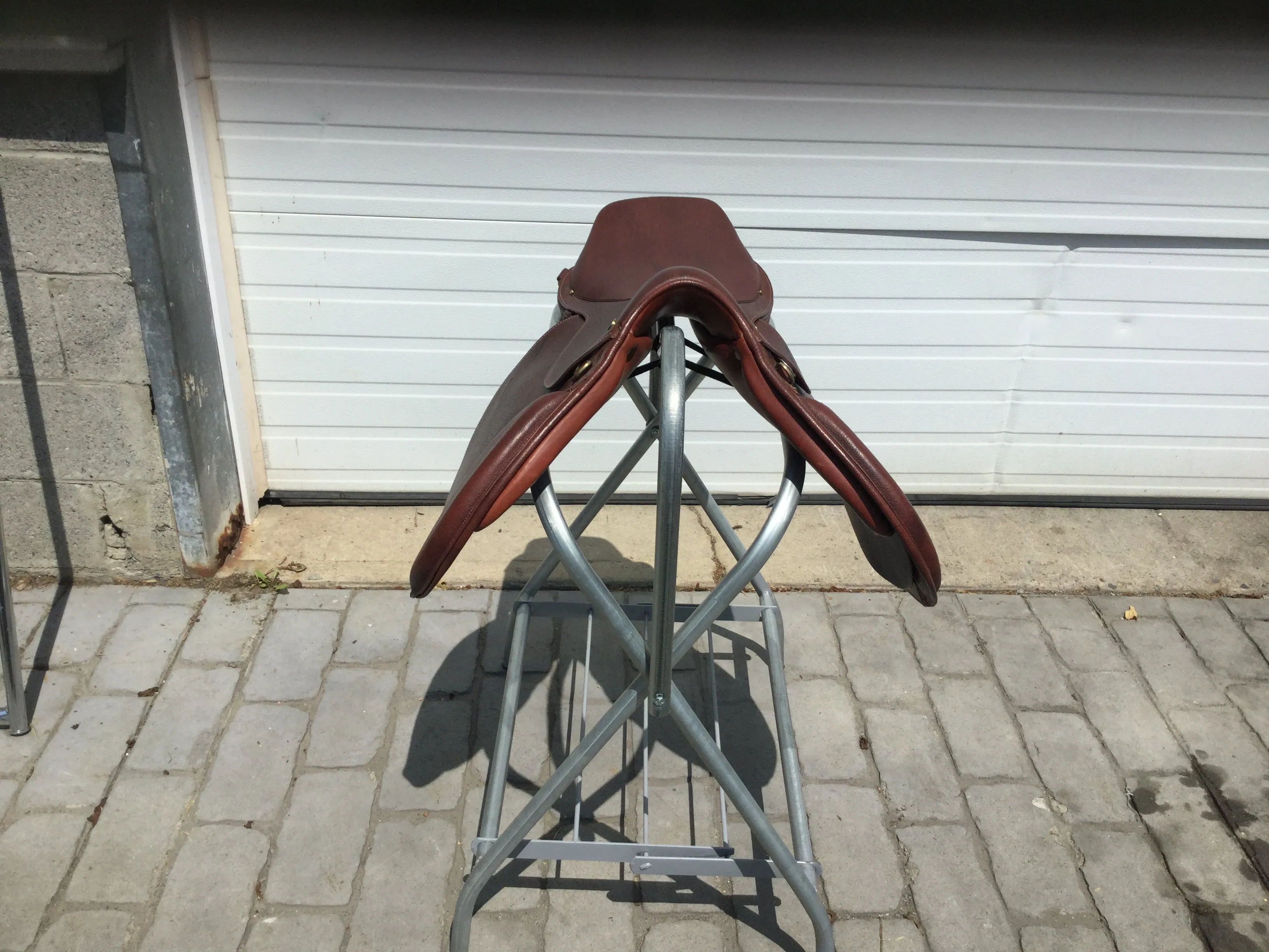 Collegiate Equilibrium Apprentice 17" Close Contact Saddle