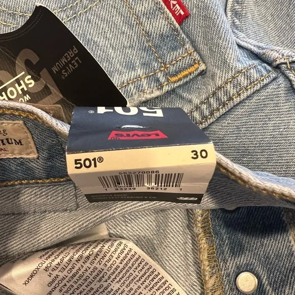 Levi's 501 Original Cutoff Denim Shorts in Ojai Luxor Heat (30)