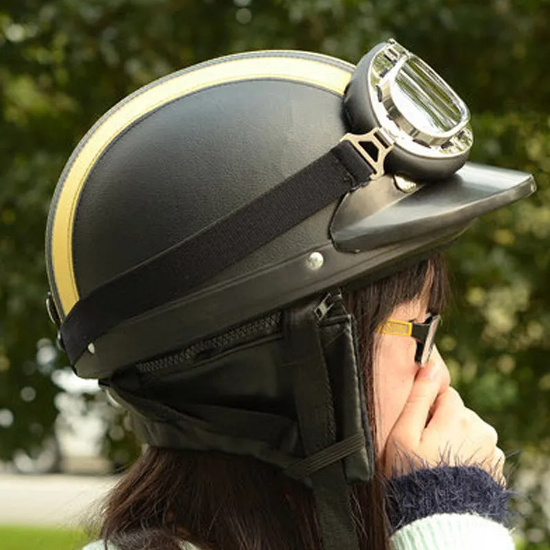 Motorradhelm mit Schutzbrille