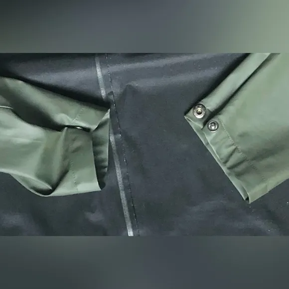 Rains Raincoat Waterproof &amp; Windproof Lightweight  in green color Size XXS