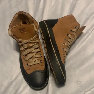 Sorel Cheyanne metro hi black sole size 12 modern duck boot suede
