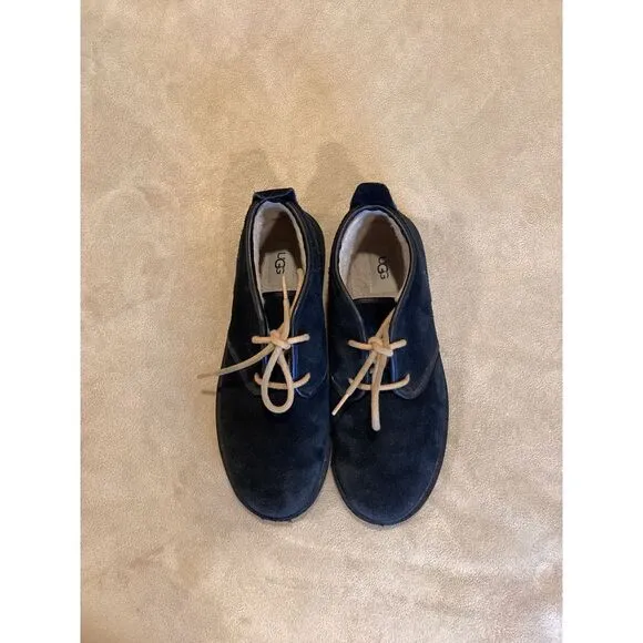 UGG Maksim Chukka Desert Boot Navy Blue with tan sole size US 9, UK 8, EU 42