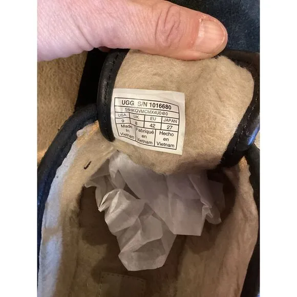 UGG Maksim Chukka Desert Boot Navy Blue with tan sole size US 9, UK 8, EU 42