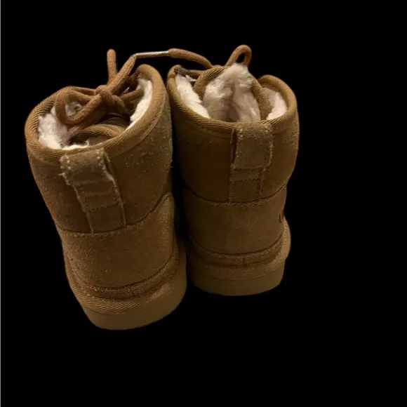 UGG‎ Neumel Chukka Boot - Little Kid Size 2 Chestnut