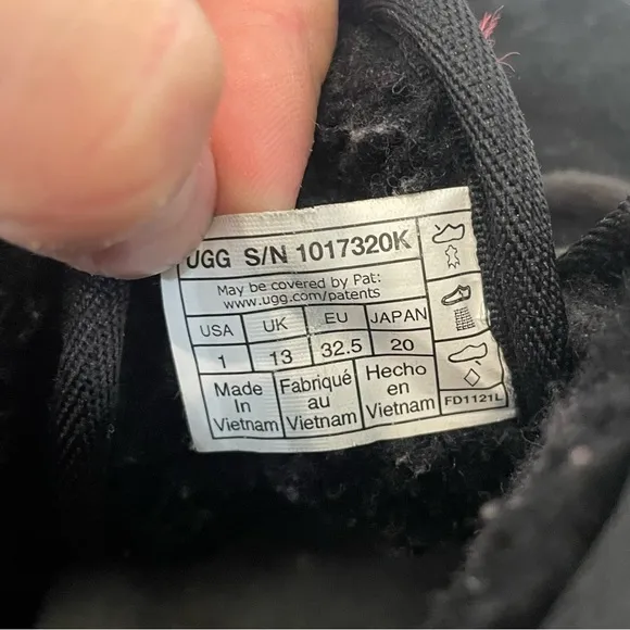 UGG Neumel II Boot - Black Big Kids Size 1