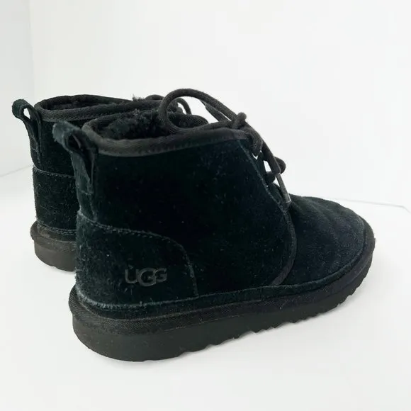 UGG Neumel II Kids Size 4 Black Suede Sherpa Chukka Boots