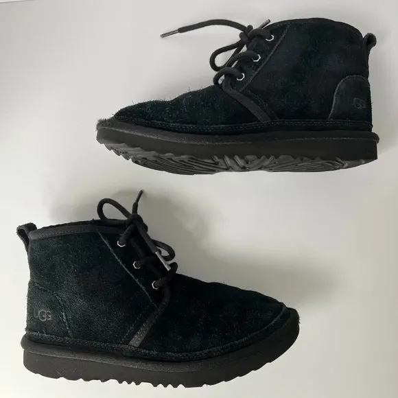 UGG Neumel II Kids Size 4 Black Suede Sherpa Chukka Boots