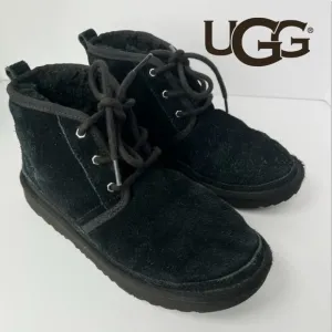 UGG Neumel II Kids Size 4 Black Suede Sherpa Chukka Boots