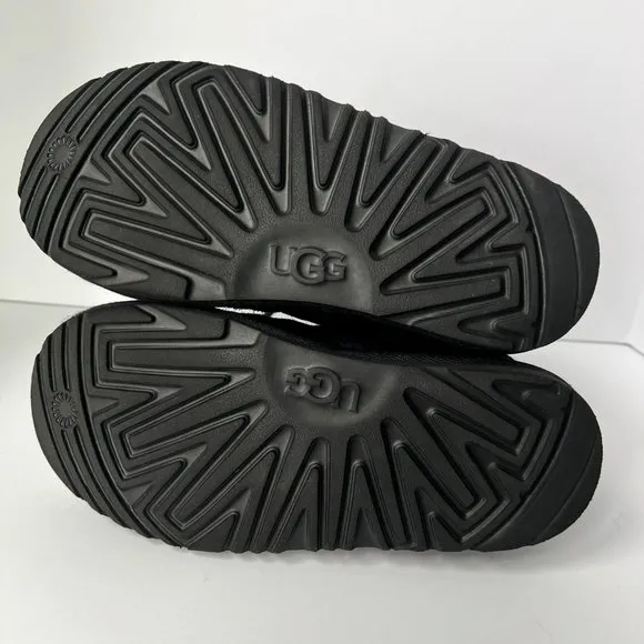 UGG Neumel II Kids Size 4 Black Suede Sherpa Chukka Boots