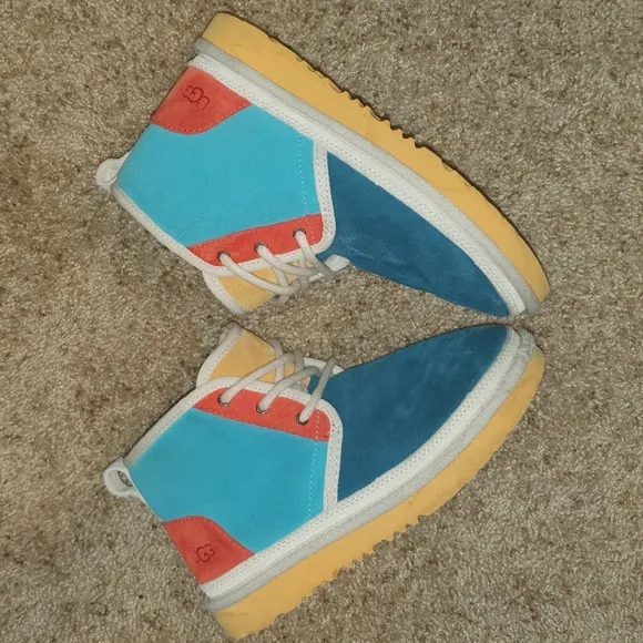 UGG Neumel Mashup Kids Boot sz 3