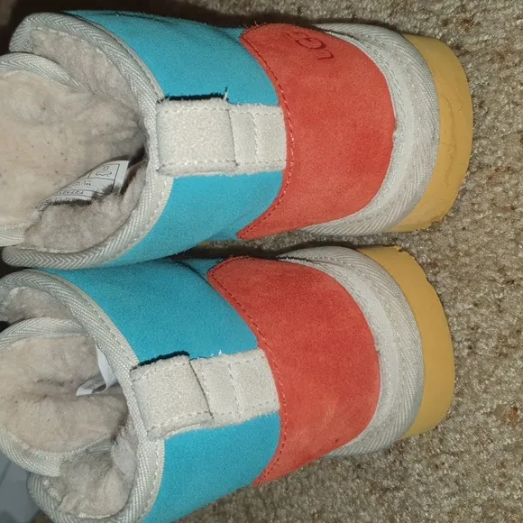 UGG Neumel Mashup Kids Boot sz 3
