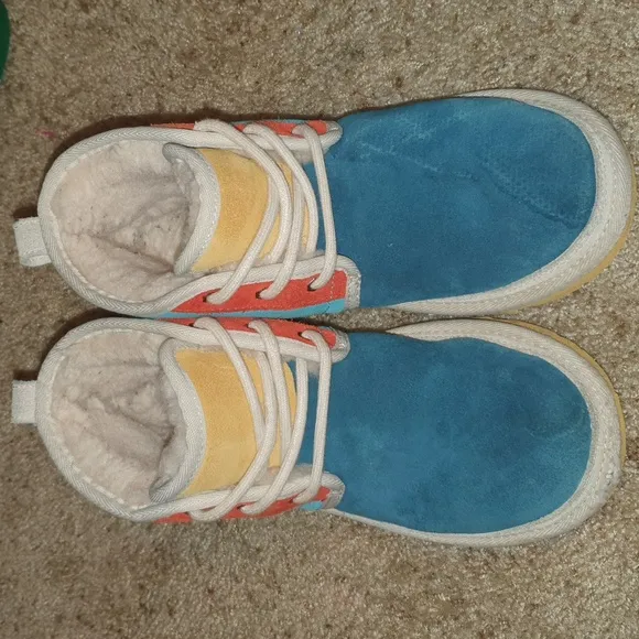 UGG Neumel Mashup Kids Boot sz 3