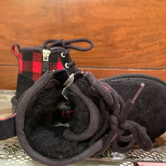 UGG Redwood Neumel II Plaid Black Suede Chukka Kids Boot
