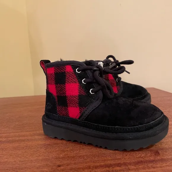 UGG Redwood Neumel II Plaid Black Suede Chukka Kids Boot