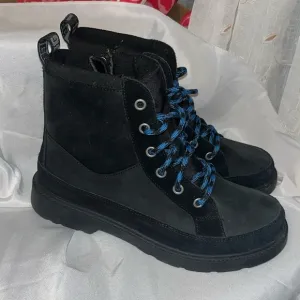 UGG Robley Weather Boots  size 5