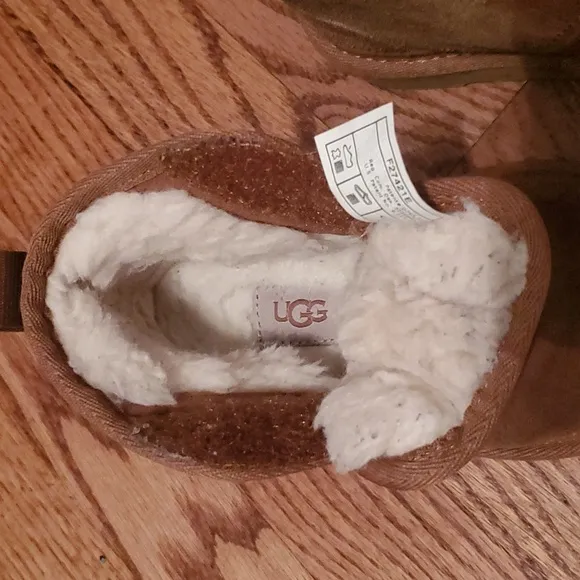 UGG Unisex  Nuemel Ez-fit Chukka boot