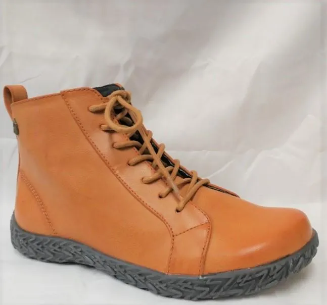 Wanderlust Petra Boots - Womens